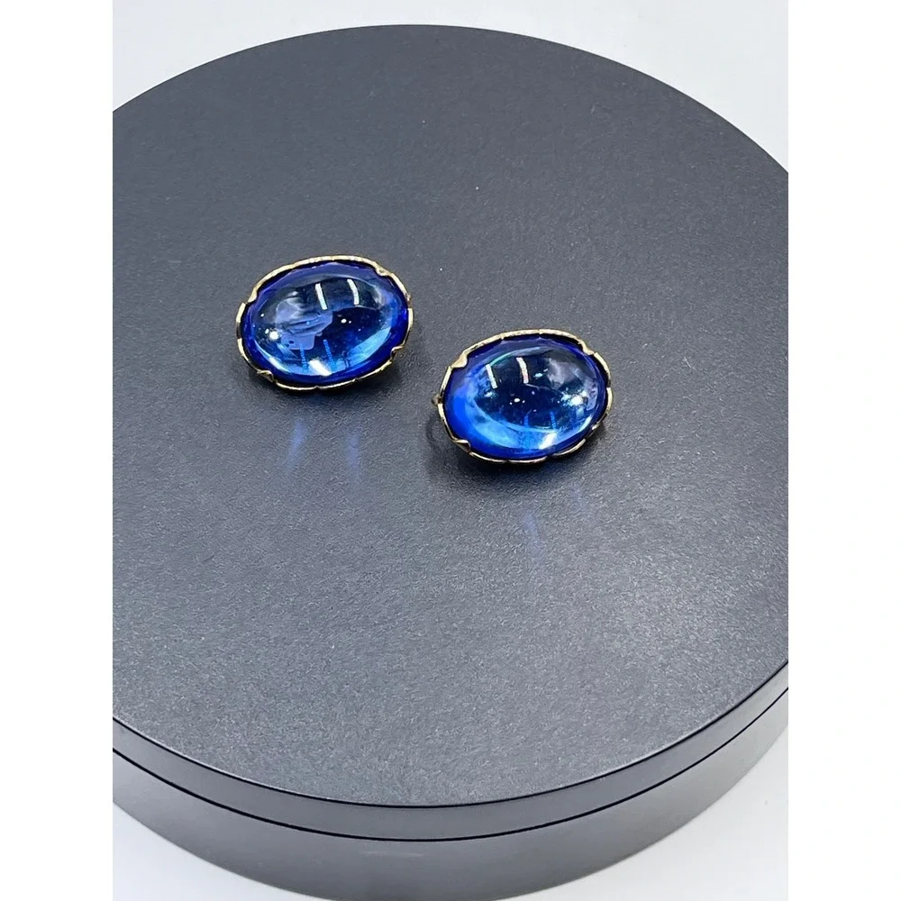 Emmons Vintage Cobalt Blue Oval Cabochon Gold Tone Scallop Clip Earrings